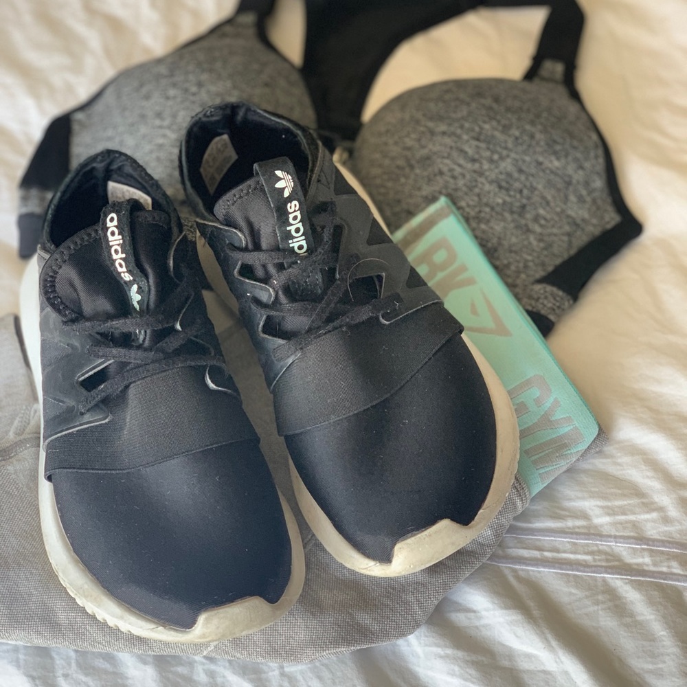 Adidas | Black Women’s (6.5)